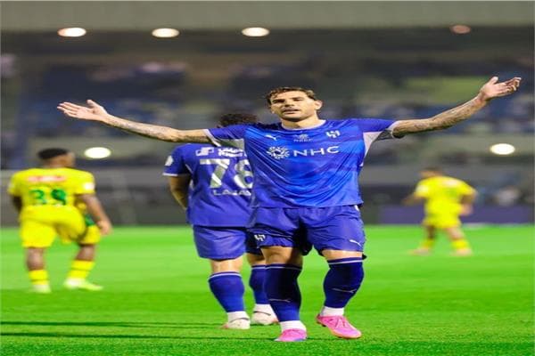 الهلال يتقدم على الخليج بخمسة أهداف