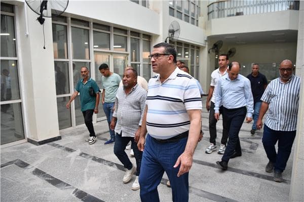 محافظ قنا يتابع تجهيزات مجمع المواقف الجديد