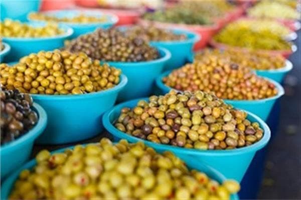 طرق تخليل الزيتون التفاحي في المنزل