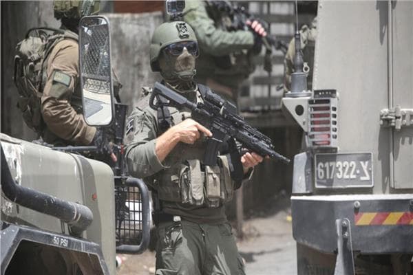 إسرائيل تفتح النار على مركبة فلسطينية في نابلس