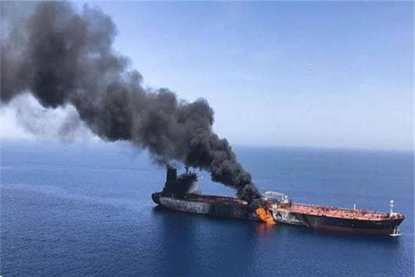 الحرس الثوري يعلن عن ناقلة محترقة في هرمز