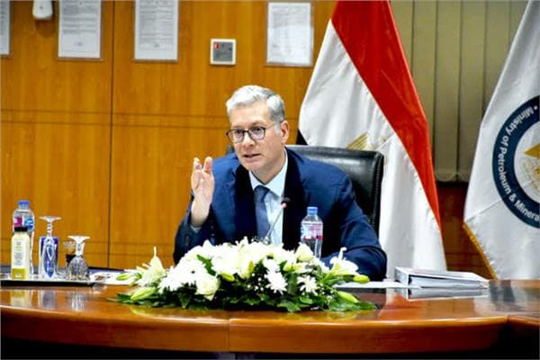 وزير البترول يشرح سبب ارتفاع تكلفة شحنة الغاز لمصر