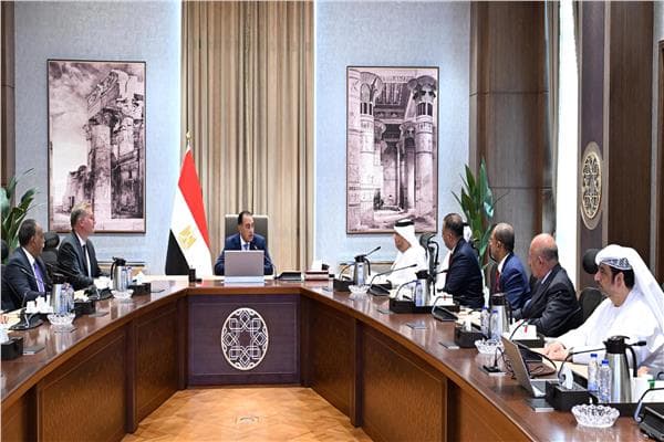 رئيس الوزراء يناقش مشروع الفجيرة للنفط