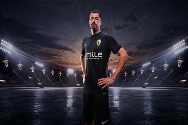 الزمالك يكشف عن قميصه الاحتياجي الأسود