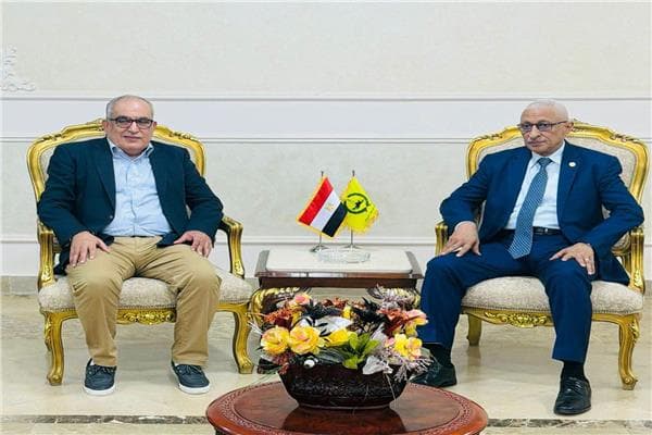 محافظ شمال سيناء يتفقد مجمع العريش الصحي