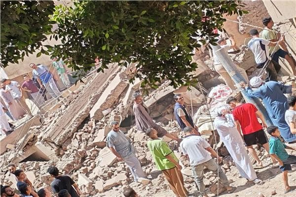 انهيار بناية من 4 طوابق في غرب المنيا