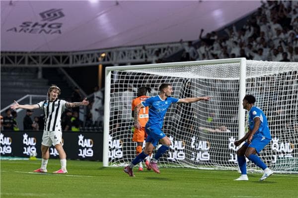 الهلال يفوز بصعوبة على الشباب في الدوري