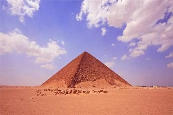 استخدام سدود دهشور لبناء الهرم الأحمر