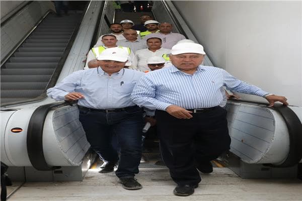 وزير النقل يزور محطات القطار الكهربائي السريع