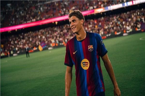 حمزة يلعب مع برشلونة ضد فالنسيا