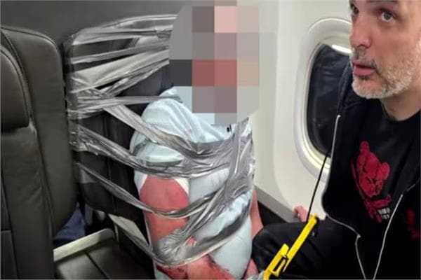 سبب تثبيت مسافر بالشريط اللاصق