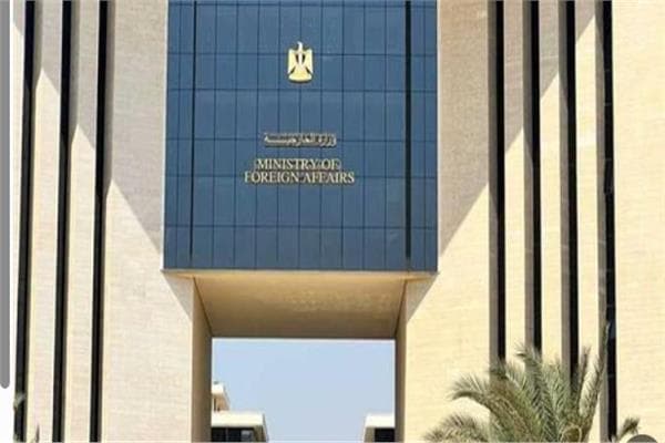 الخارجية توصي باتباع القنوات الرسمية للمساعدة