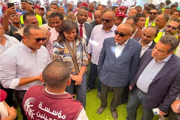 أكثر من 30 ألف مستفيد من قافلة إيد واحدة بالأقصر