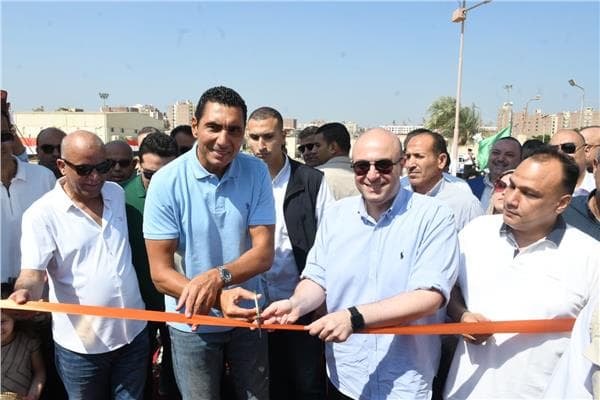 وزير الشباب يفتتح مجمع السباحة بقرون