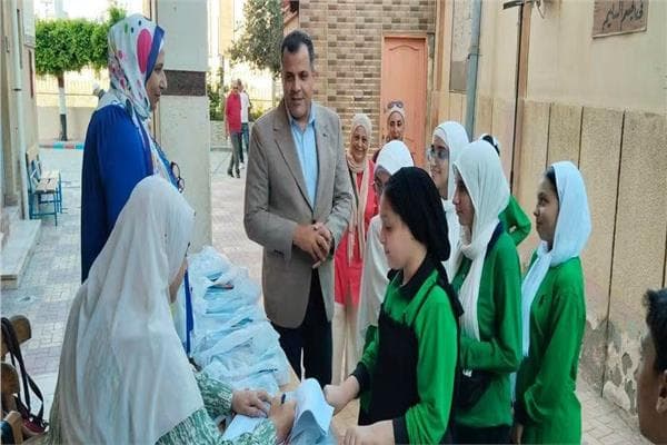 طلاب دمياط يستقبلون العام بالدكانة