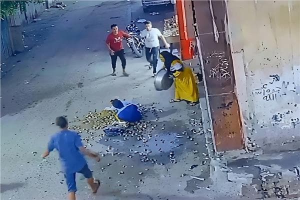 حقيقة ضرب سيدة لشاب من ذوي الهمم بالمنيا