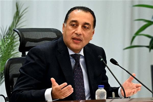 رئيس الوزراء يفتتح مشروعات النقل في القاهرة والجيزة