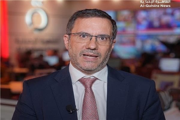 السفير البريطاني في مصر يدعم دولة فلسطينية بجانب إسرائيل