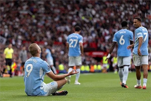 هالاند يصف انتصار مان يونايتد بالاستثنائي
