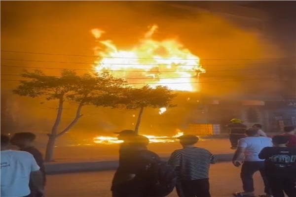 حريق كبير في معرض أثاث بكفر الشيخ