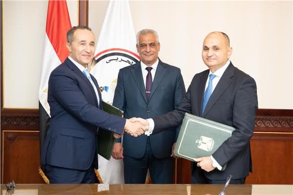 وزير الإنتاج الحربي يوقع مذكرة مع تويا تكنولوجي وIntel