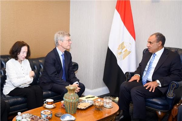وزير الخارجية يلتقي جيوفري ساكس على هامش الأمم المتحدة