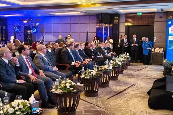 رئيس الرعاية الصحية يعالج طفلة بتكلفة 7 ملايين جنيه دون أعباء