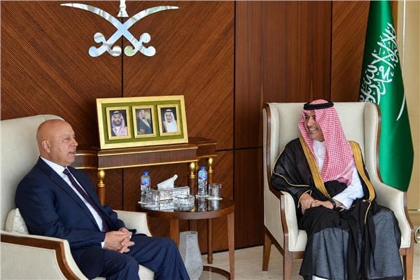 وزير النقل يهنئ السفير السعودي باليوم الوطني
