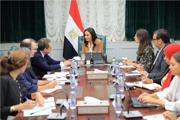 وزيرة التضامن تستقبل السفير الفرنسي