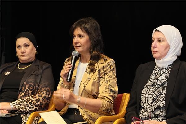رئيسة «قومي المرأة» تؤكد ضرورة تكامل الأسرة مع المجتمع