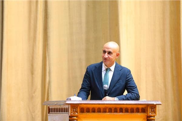 وزير التعليم يهدف إلى شمولية التعليم