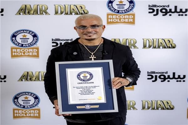 رامي صبري يهنئ الهضبة بعد لقب جينيس