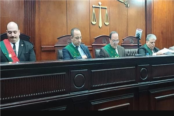 تخفيف عقوبة مضيفة طيران وسجن المتهم بزور للشاب
