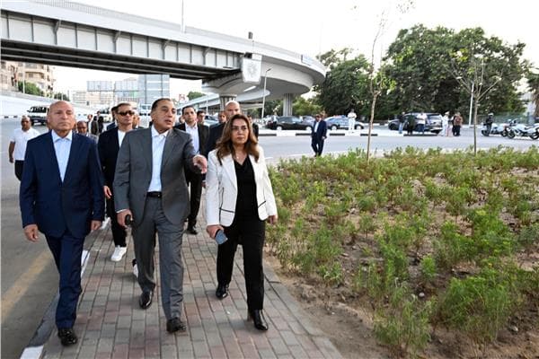 مدبولي يراجع خطط زيادة الأشجار والمساحات الخضراء