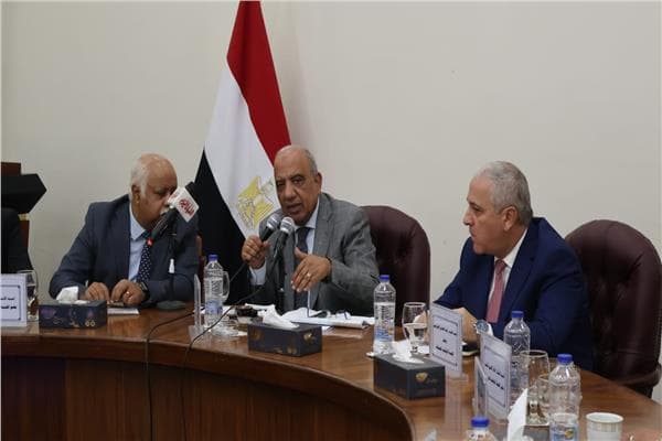 محمود عصمت: لن نخفض الأحمال مجددًا وتوفير 70 مليار جنيه من الوقود