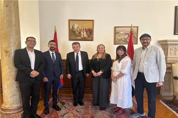 سفير أرمينيا يلتقي وفداً مصرياً