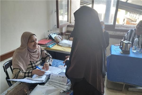 توزيع بطاقات تكافل وكرامة المعدلة في قنا