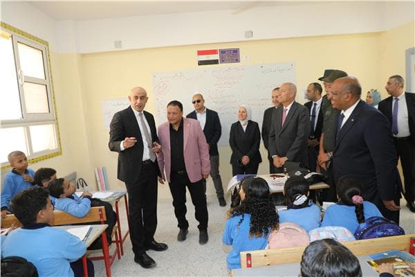 محافظ القاهرة يدعم تطوير التعليم