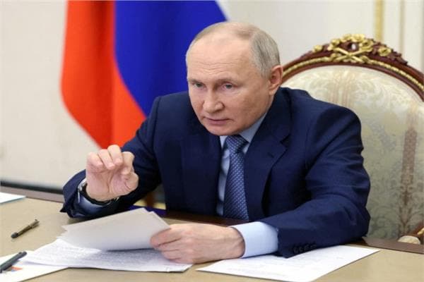 بوتين يهدد أوروبا باستخدام الأسلحة النووية