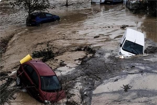 السيول تجتاح إسبانيا وتفرض حظر في كتالونيا