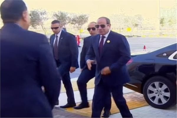 السيسي يصل منتدى العلمين أفريقيا