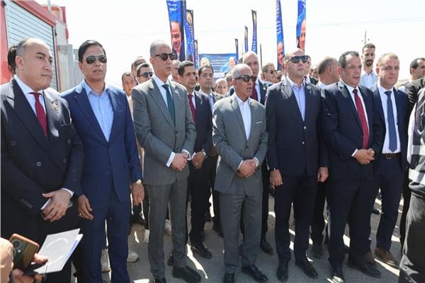 محافظ الجيزة يطلق قافلة توزيع سلع