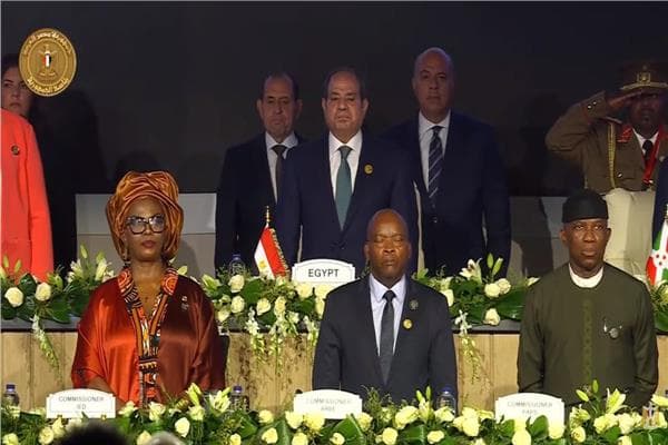 السيسي يؤدي نشيد الاتحاد ومصر