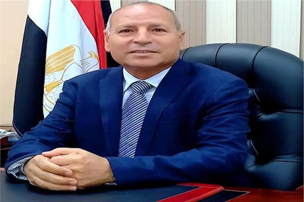 محافظ القاهرة يناقش تخصيص أراضٍ لبناء مدارس