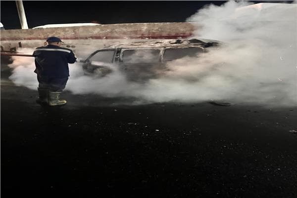 السيطرة على حريق سيارة بقليوب تحت كوبري سنديون