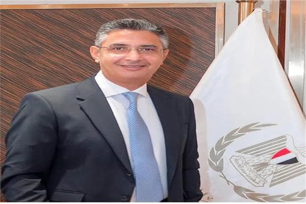 وزير التموين يزور معرض فواكه في مدريد