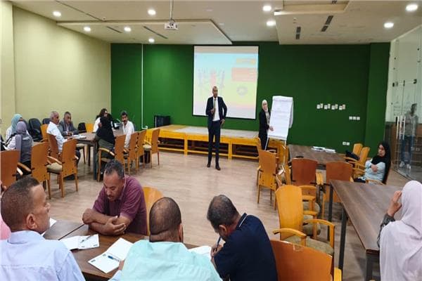 منال عوض تتابع فرق التنمية الاقتصادية بقرى حياة كريمة