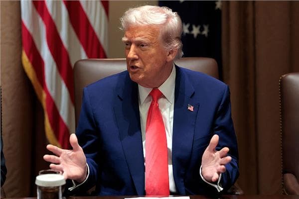 ترامب: الاقتصاد الإيراني ينهار والتضخم يتجاوز 300