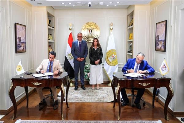 عوض والعربي يوقعان بروتوكول تأهيل الكوادر