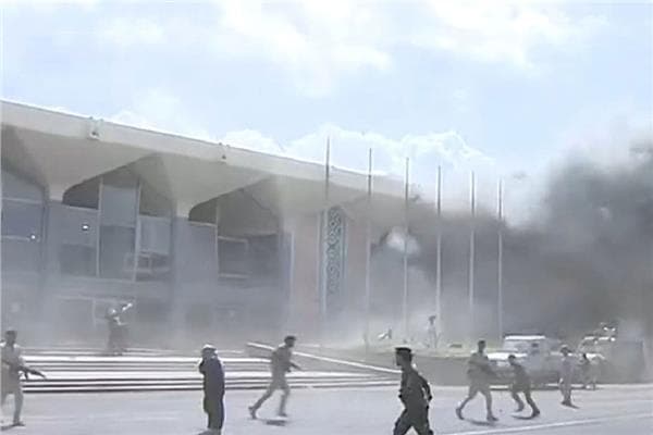 وزارة النقل اليمنية تدين هجوم مطار عدن